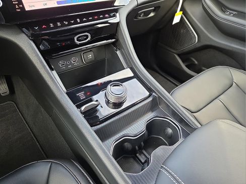 New 2026 Jeep Grand Cherokee L Limited image 25