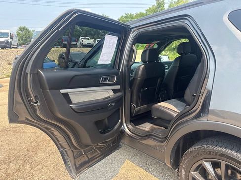 Used 2017 Ford Explorer XLT w/ Equipment Group 202A AWD/4WD image 16