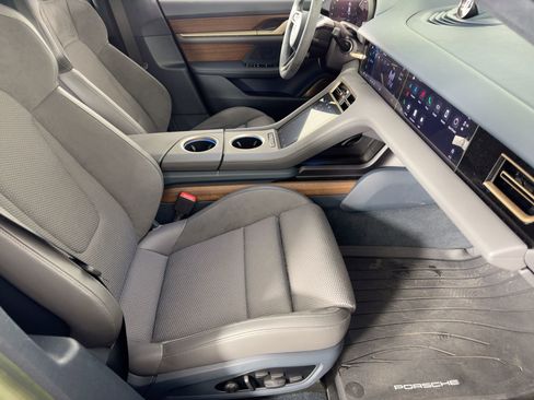 Certified 2022 Porsche Taycan GTS image 30