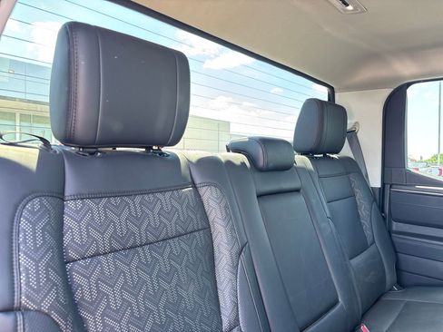 Used 2024 Toyota Tundra Limited AWD/4WD image 6