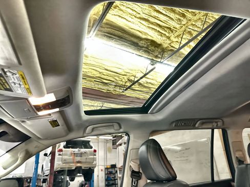 Used 2016 Lexus GX 460 Luxury w/ Preferred Accessory Package AWD/4WD image 24
