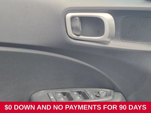 Used 2025 Hyundai Venue SEL FWD image 13