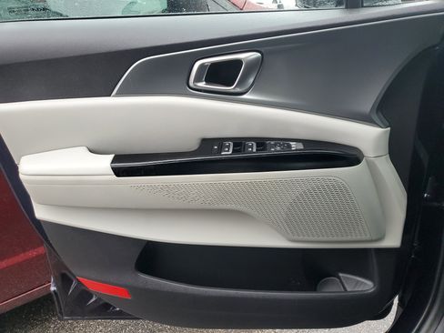 Used 2022 Kia Carnival LX image 29