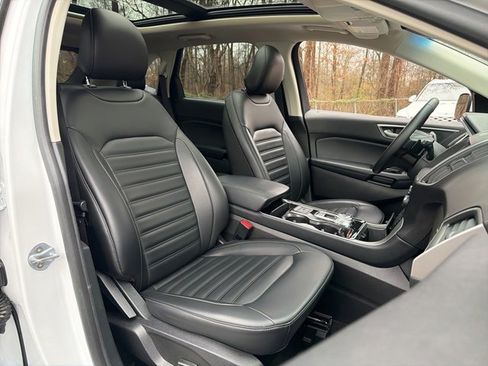 Used 2019 Ford Edge SEL w/ Equipment Group 201A image 9