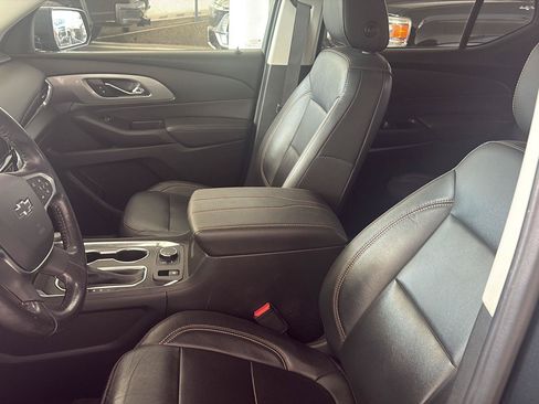 Used 2020 Chevrolet Traverse RS FWD image 11