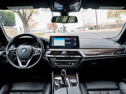 Used 2022 BMW 530i xDrive w/ Convenience Package image 11