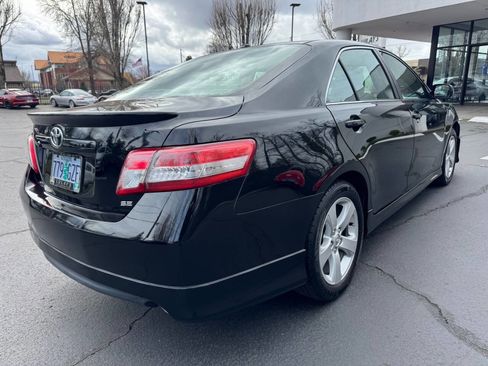 Used 2011 Toyota Camry SE w/ SE/XLE Extra-Value Pkg image 5