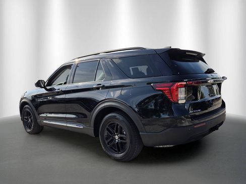 Used 2025 Ford Explorer Active RWD image 5