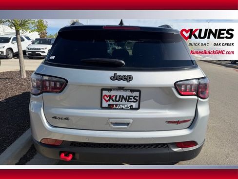 Used 2025 Jeep Compass Trailhawk AWD/4WD image 6