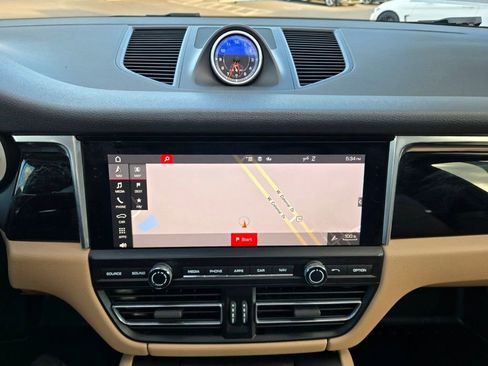 Used 2020 Porsche Macan S image 35