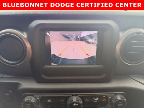 Used 2022 Jeep Gladiator Sport AWD/4WD image 16