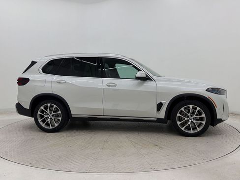 Certified 2024 BMW X5 xDrive40i w/ Premium Package AWD/4WD image 8