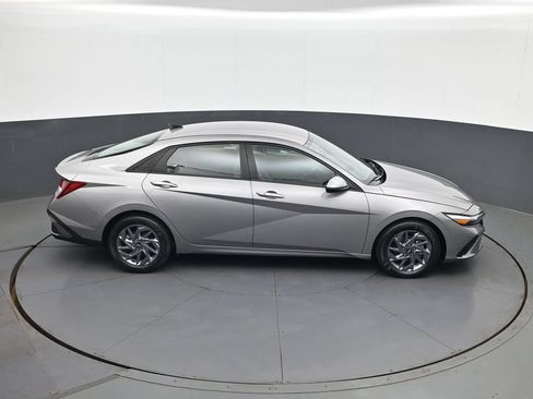 Certified 2024 Hyundai Elantra SEL FWD image 17