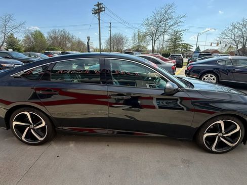 Used 2018 Honda Accord Sport image 6