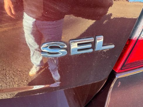 Used 2012 Ford Edge SEL image 9