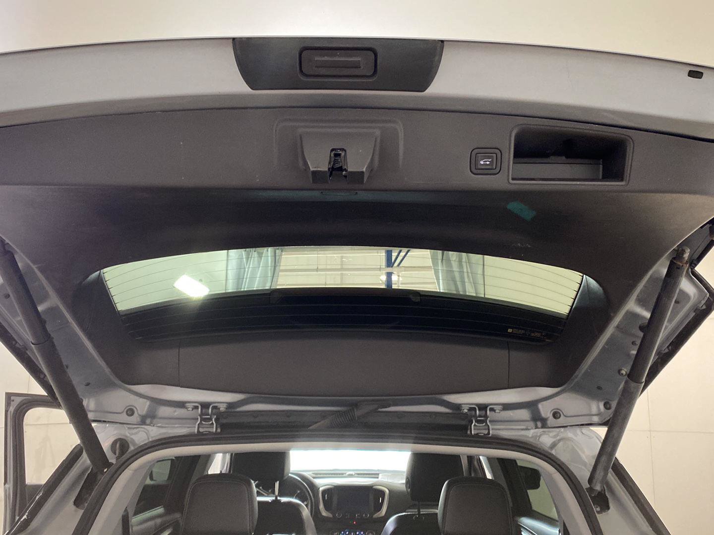 Certified 2024 GMC Terrain SLT FWD image 19