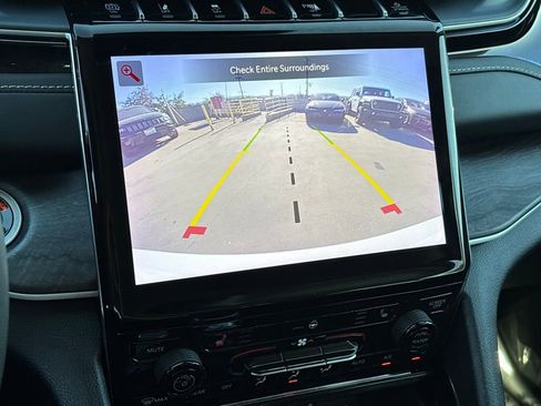 Used 2022 Jeep Grand Cherokee Limited 4xe image 27