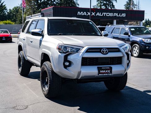 Used 2021 Toyota 4Runner SR5 AWD/4WD image 2