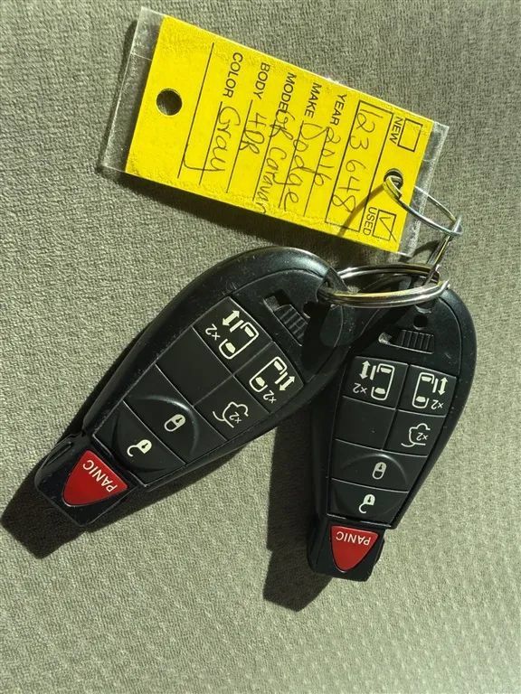 Used 2016 Dodge Grand Caravan SXT w/ UConnect Hands-Free Group FWD image 42