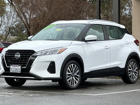 Used 2024 Nissan Kicks SV image 8