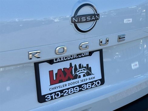 Used 2023 Nissan Rogue S image 5