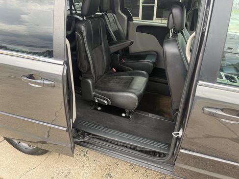 Used 2017 Dodge Grand Caravan SXT FWD image 15