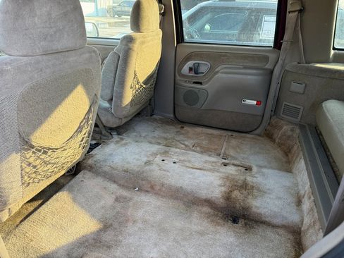 Used 1999 Chevrolet Suburban Base w/ Preferred Equipment Group 2 image 9