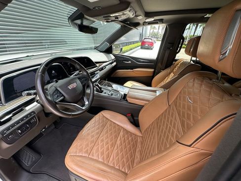 Used 2022 Cadillac Escalade Premium Luxury w/ Performance Package AWD/4WD image 4