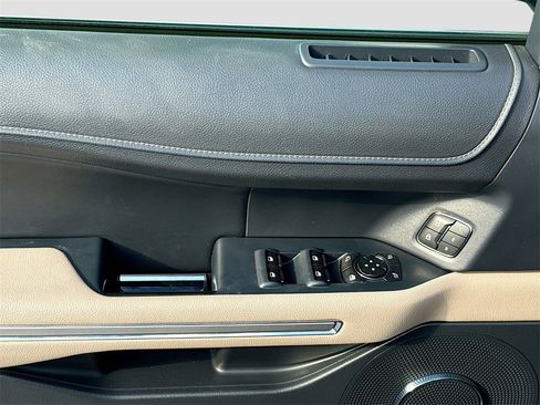 Used 2022 Ford Expedition Limited image 19