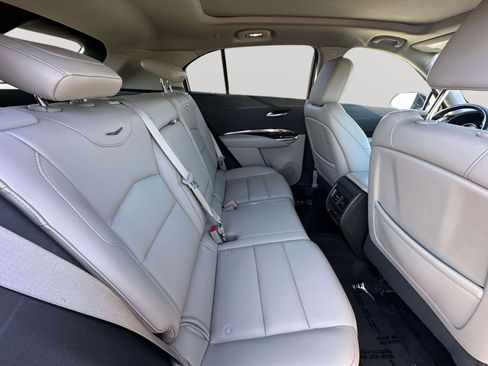 Used 2020 Cadillac XT4 Luxury w/ Cold Weather Package image 33