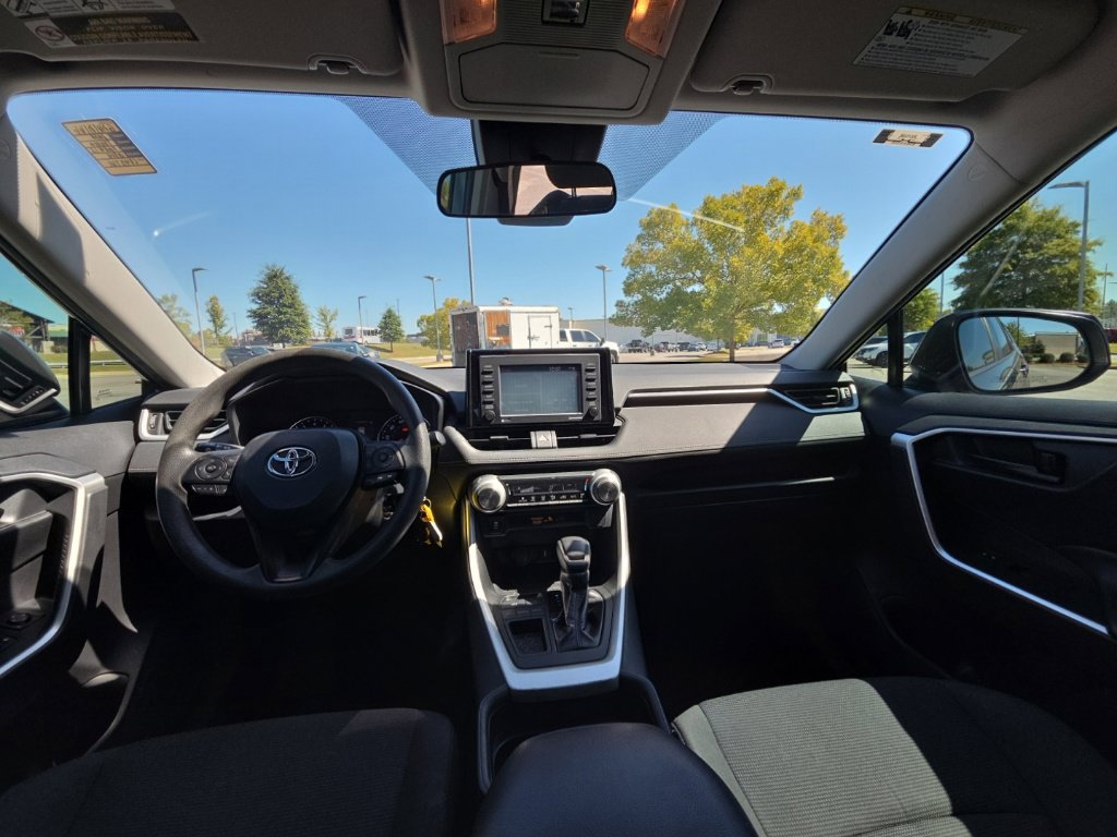 Used 2020 Toyota RAV4 LE FWD image 19
