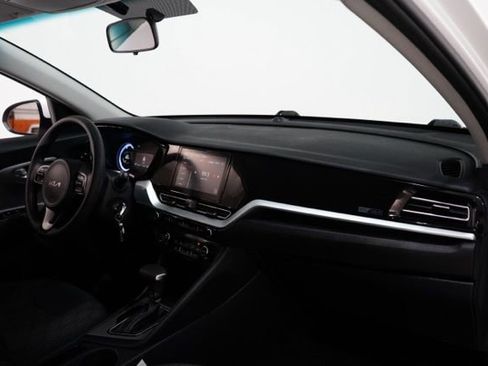 Used 2022 Kia Niro LX image 18