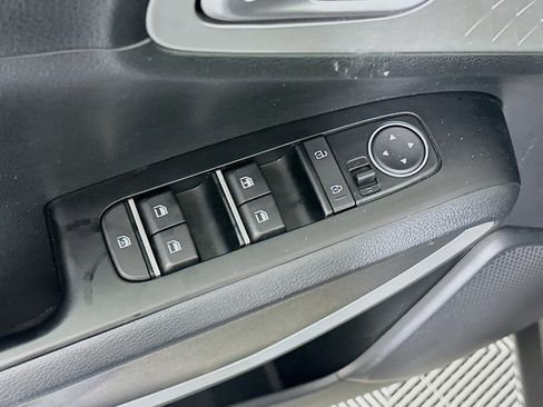 Used 2025 Kia Soul LX w/ LX Technology Package FWD image 13