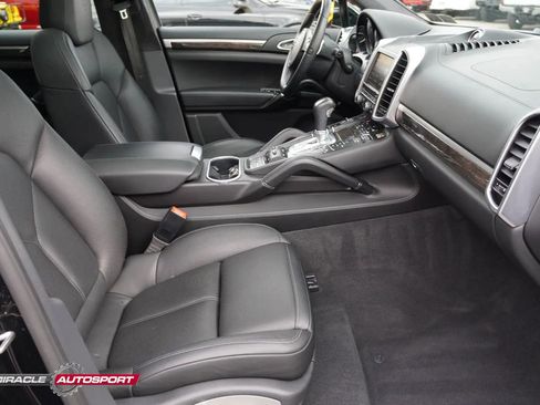 Used 2014 Porsche Cayenne Turbo S image 31