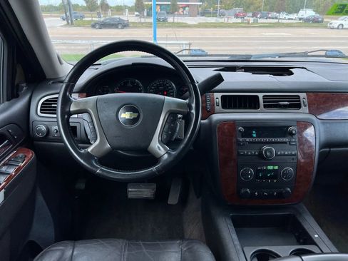 Used 2012 Chevrolet Suburban LT image 17