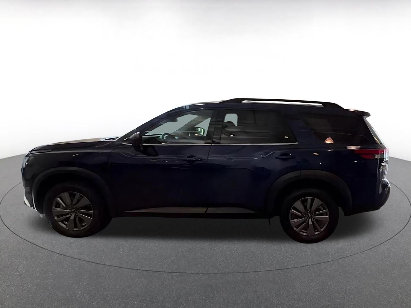 Used 2025 Nissan Pathfinder SV FWD image 8