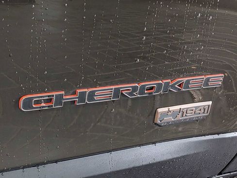 Used 2016 Jeep Cherokee 75th Anniversary image 12