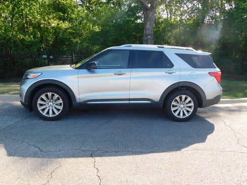 Used 2021 Ford Explorer Limited w/ Hybrid Equipment Group 310A image 2