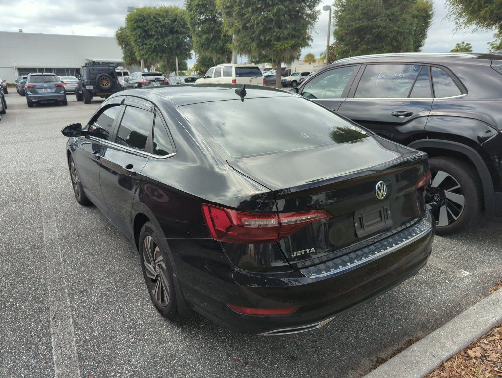 Used 2021 Volkswagen Jetta SEL Premium FWD image 3