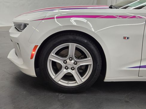 Used 2018 Chevrolet Camaro LT RWD image 5