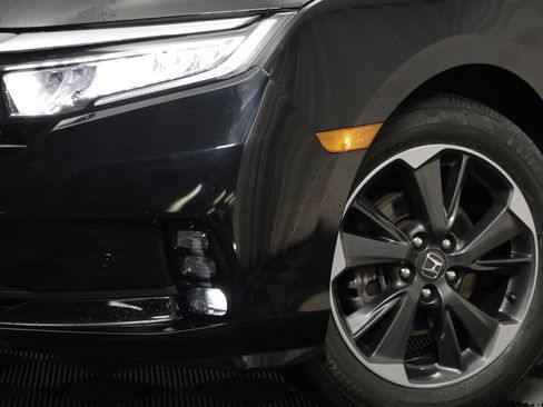 Used 2024 Honda Odyssey Elite image 3