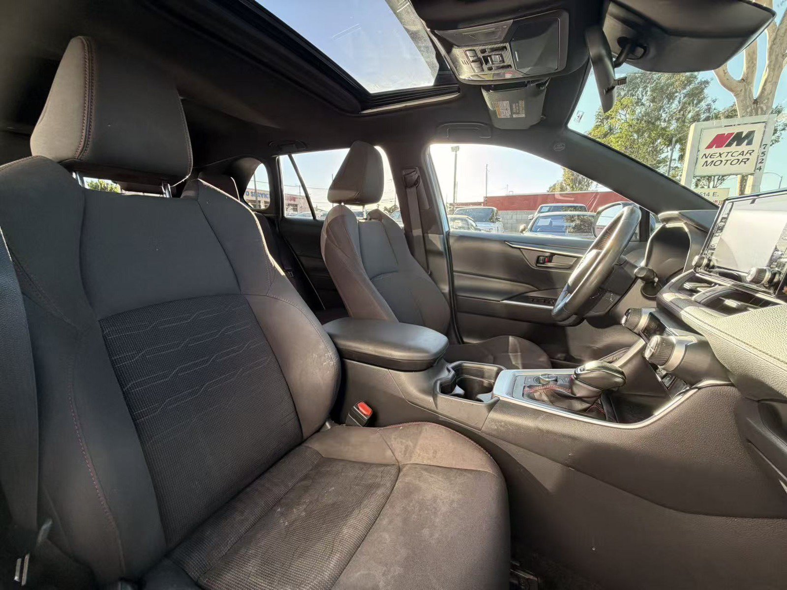 Used 2021 Toyota RAV4 SE w/ Weather & Moonroof Package AWD/4WD image 9