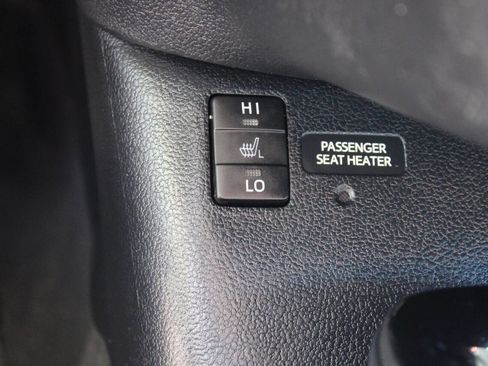 Used 2017 Toyota Prius Prime Premium image 42