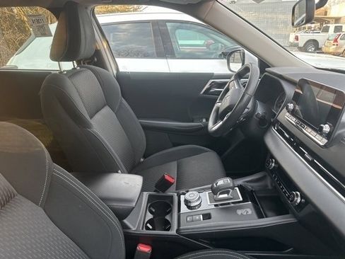Used 2022 Mitsubishi Outlander ES image 12