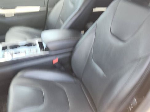 Used 2019 Ford Edge Titanium w/ Equipment Group 301A AWD/4WD image 12