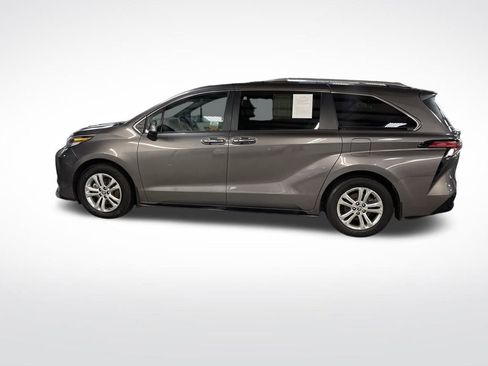 Certified 2023 Toyota Sienna Platinum image 2