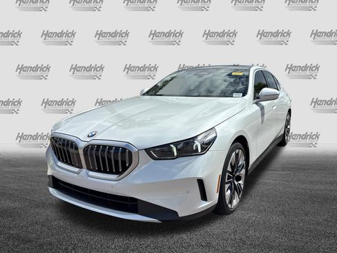 Used 2026 BMW 530i w/ Premium Package RWD image 5