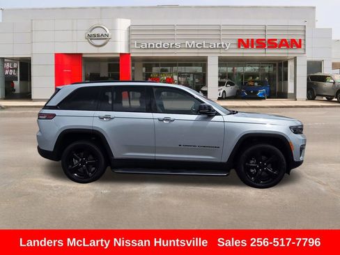Used 2024 Jeep Grand Cherokee Limited w/ Luxury Tech Group II RWD image 2
