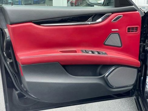 Used 2017 Maserati Quattroporte GTS GranSport image 23