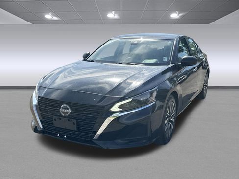 Used 2024 Nissan Altima 2.5 SV FWD image 7